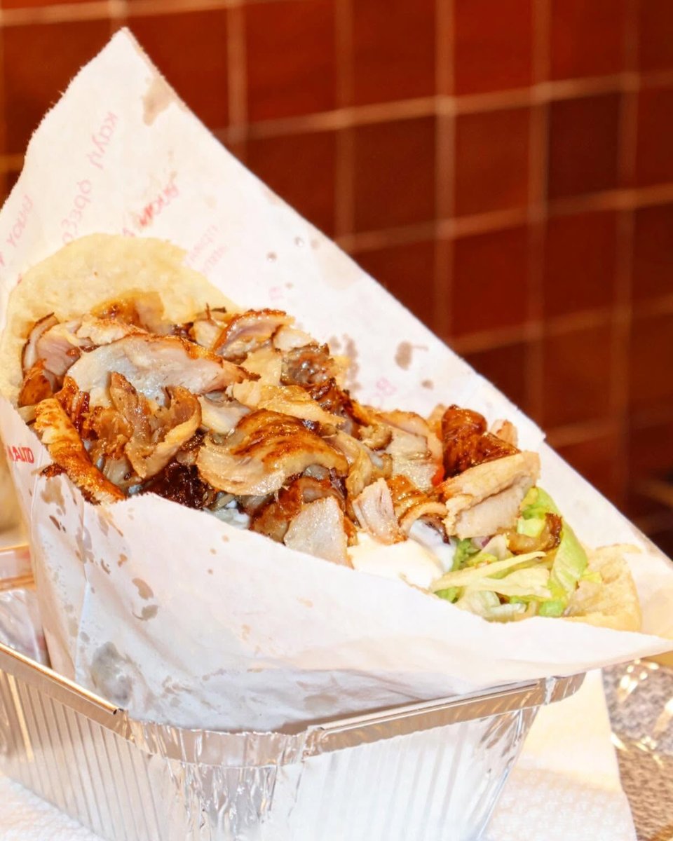 Kebab in panino servito nel cono di carta a Catanzaro